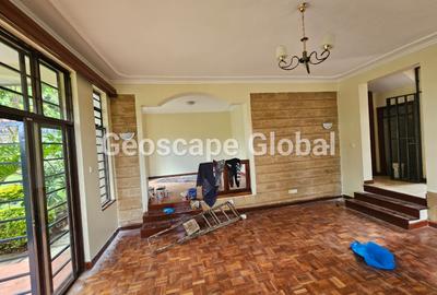 4 Bed House with En Suite in Nyari