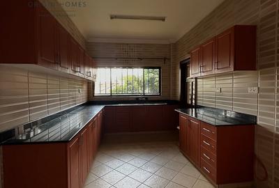 4 Bed Apartment with En Suite at Brookside Drive