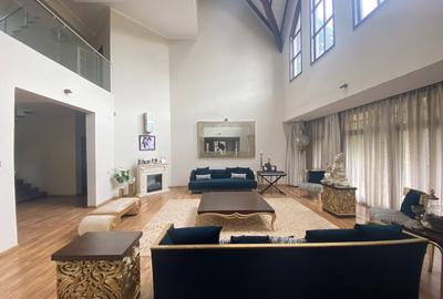 5 Bed Villa with En Suite in Spring Valley - 4