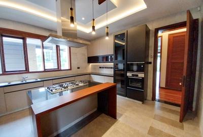 4 Bed House with En Suite in Runda - 2