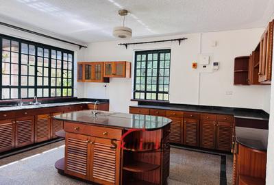 4 Bed House with En Suite in Runda