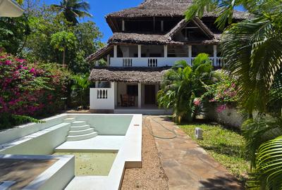 3 Bed Villa with En Suite at Garoda