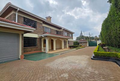 5 Bed House with En Suite in Runda - 2