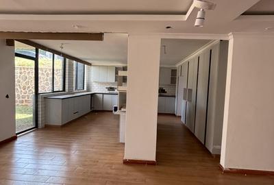 6 Bed House with En Suite at 00502 - 4