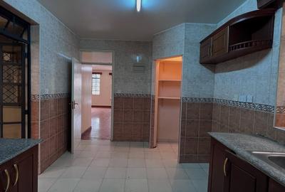 3 Bed Apartment with Swimming Pool in Kilimani - 4