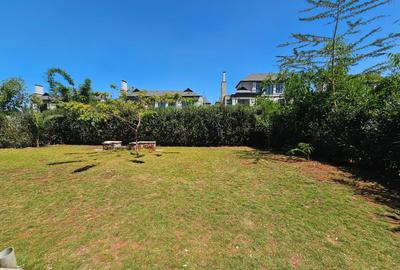 5 Bed Villa with En Suite in Runda