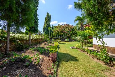 4 Bed Townhouse with En Suite at Beach Road - 3