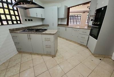 4 Bed Townhouse with En Suite at Lavington - 4