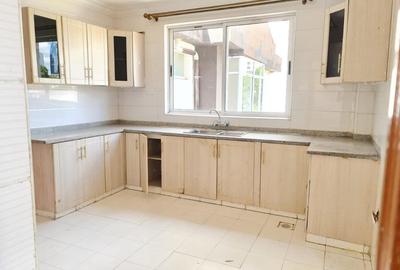 3 Bed Apartment with En Suite in Westlands Area - 4