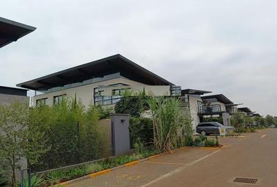 4 Bed House with En Suite in Runda - 2