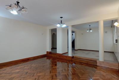 5 Bed Townhouse with En Suite in Riverside