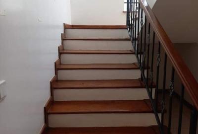4 Bed Townhouse with En Suite in Kitisuru
