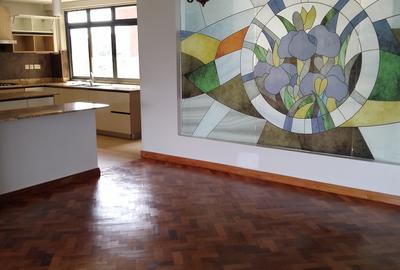 4 Bed Apartment with En Suite at Riverside - 2