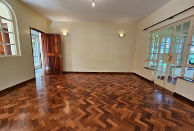 4 Bed Villa with En Suite in Rosslyn
