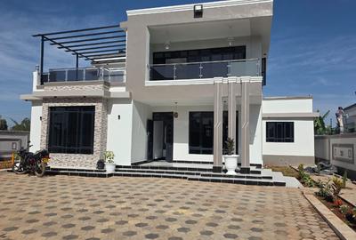 4 Bed Townhouse with En Suite in Ongata Rongai - 4
