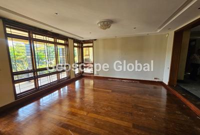 5 Bed House with En Suite in Runda