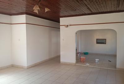 5 Bed House with En Suite at Mountain View Estate