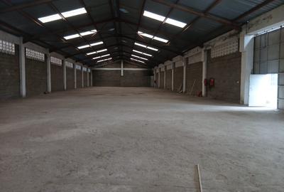 10,500 ft² Warehouse with Backup Generator in Industrial Area