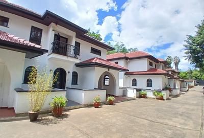 4 Bed Townhouse with En Suite at Riverside Drive - 2