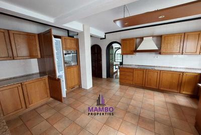 4 Bed Townhouse with En Suite at Riverside Dr - 4