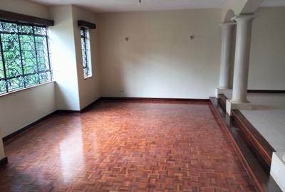 4 Bed Townhouse with En Suite in Westlands Area