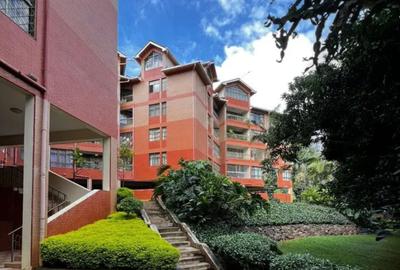 3 Bed Apartment with Swimming Pool in Riverside