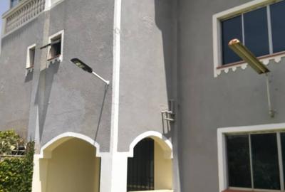 5 Bed Townhouse with En Suite at Lavington