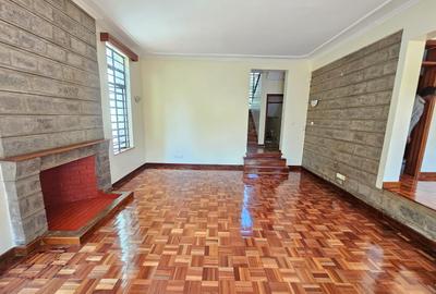 4 Bed House with En Suite in Nyari