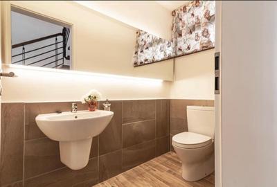 3 Bed House in Riverside