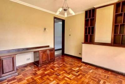 4 Bed Villa with En Suite at Rosslyn Lone Tree - 4