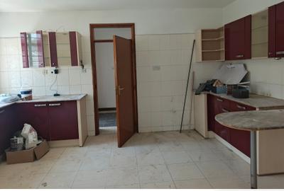 4 Bed Townhouse with En Suite in Lavington