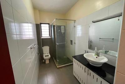 2 Bed Apartment with En Suite in Westlands Area - 3