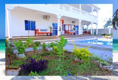 4 Bed Villa with En Suite at Watamu Beach - 2