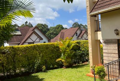 4 Bed Villa with En Suite in Redhill - 3