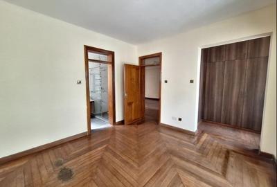 5 Bed Townhouse with En Suite in Lavington - 4