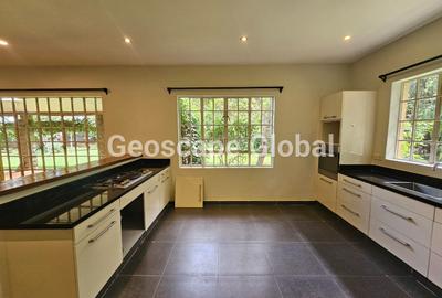 3 Bed House with En Suite in Ridgeways - 2