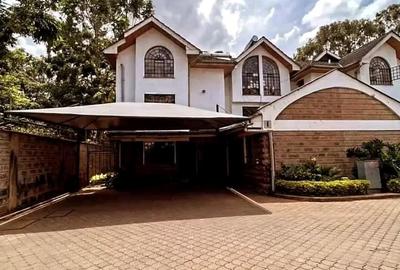 5 Bed Townhouse with En Suite at Lavington Green