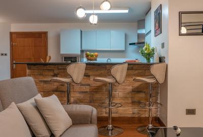 Serviced 2 Bed Apartment with En Suite at Wood Avenue