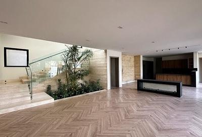 5 Bed House with En Suite in Kyuna - 4