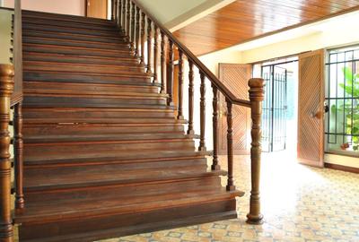 2,000 ft² Commercial Property with Parking in Lavington - 2