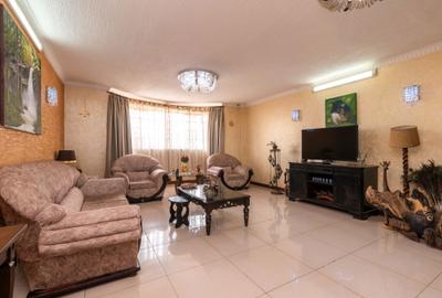 3 Bed Apartment with En Suite in Parklands