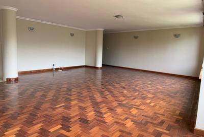 3 Bed Apartment with En Suite at Riverside Dr