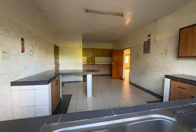 3 Bed House with En Suite in Runda - 3