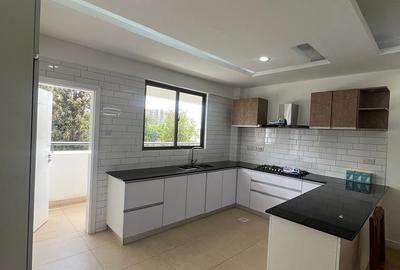 4 Bed Apartment with En Suite at Hatheru Road - 2