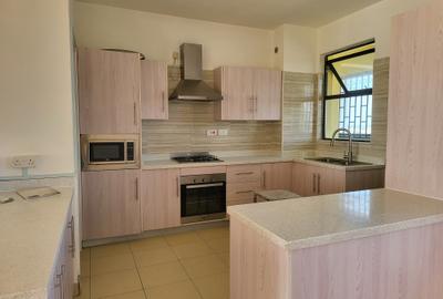 3 Bed Apartment with En Suite in Brookside - 2