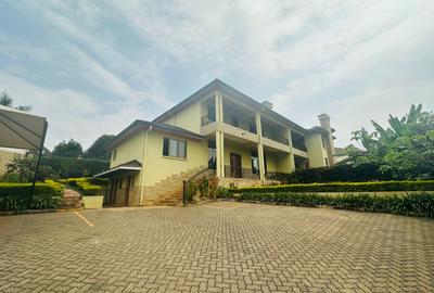 4 Bed House with En Suite in Rosslyn