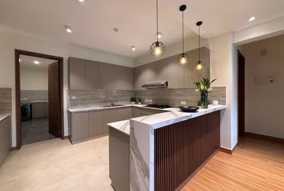 3 Bed Apartment with En Suite in Riverside - 2