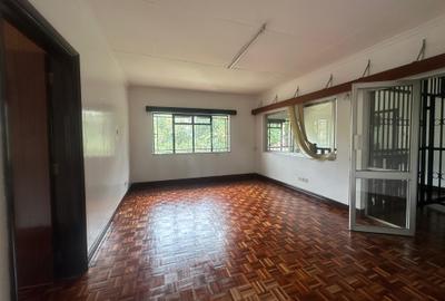 5 Bed Villa with En Suite in Lavington - 2