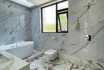 5 Bed Villa with En Suite in Lavington - 4