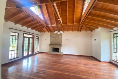 5 Bed Villa with En Suite in Runda - 3